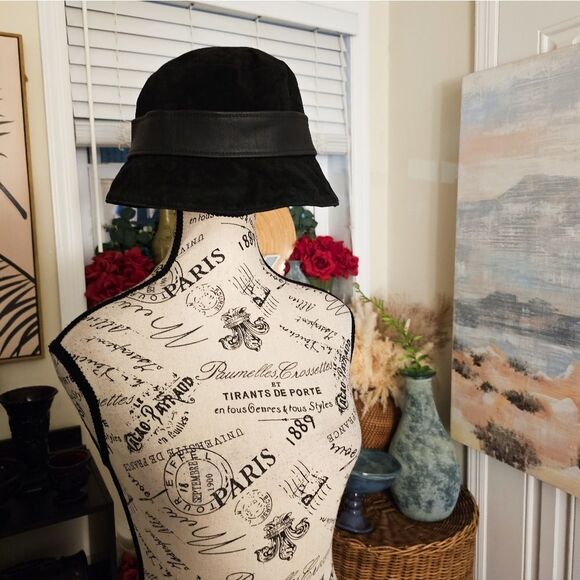 VTG Danier Genuine Suede Unisex Leather Bucket Style Hat. - Picture 5 of 15